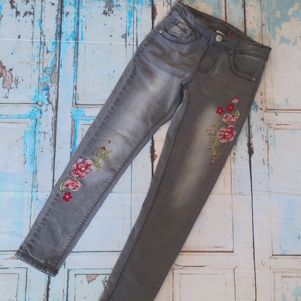 Girls sz 7 gray embroidered jeans